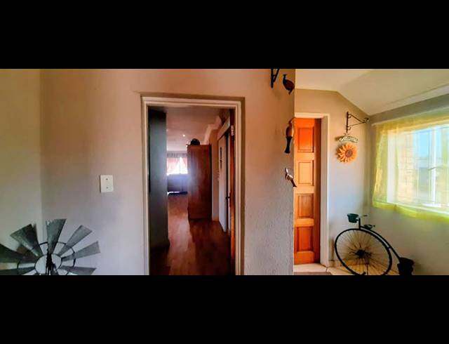 6 BEDROOM GATED ESTATE FOR SALE IN KEMPTON PARK EXT 4